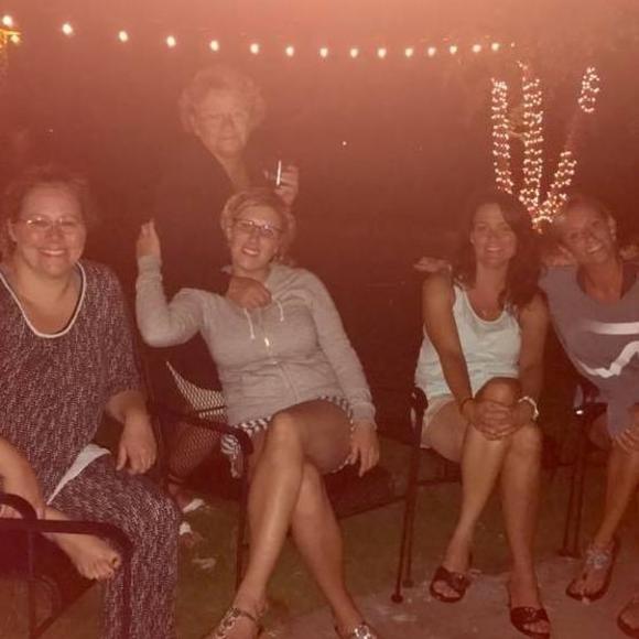 Meet your Posher, Sandy - Picture 1 of 1